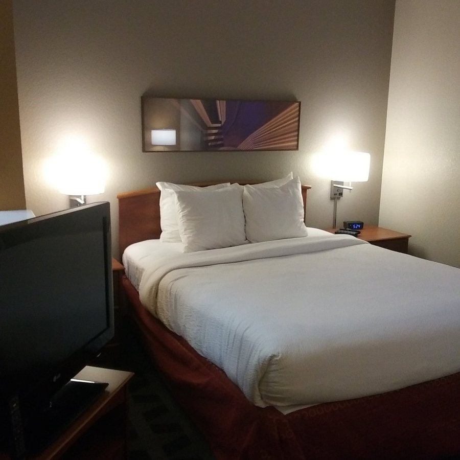 TownePlace Suites by Marriott Chicago Lombard — Guest room