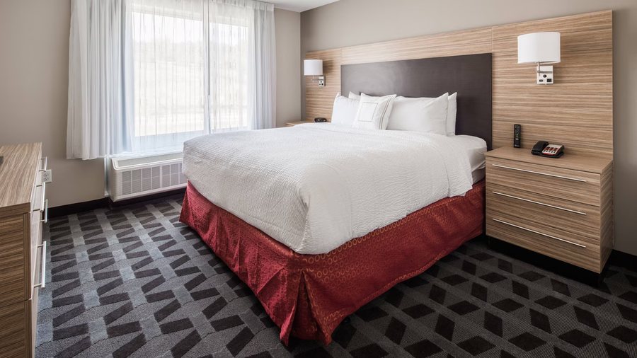 TownePlace Suites by Marriott Cleveland — Guest room