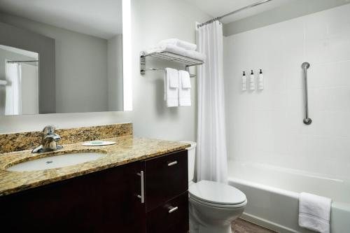 TownePlace Suites by Marriott Columbia Northwest Harbison — Bathroom