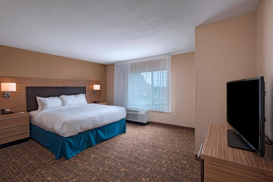 TownePlace Suites by Marriott Columbia Southeast Fort Jackson — Guest room