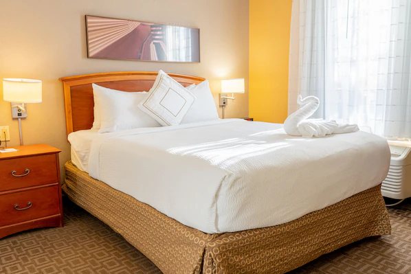 TownePlace Suites by Marriott Dallas Las Colinas — Guest room