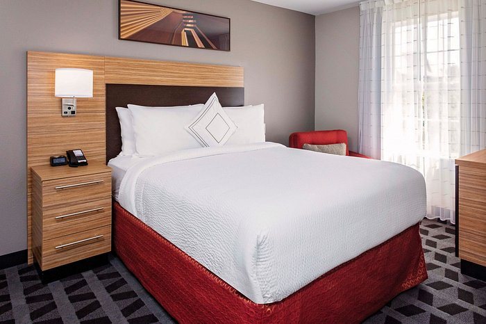 TownePlace Suites by Marriott Dallas Plano Legacy — Guest room