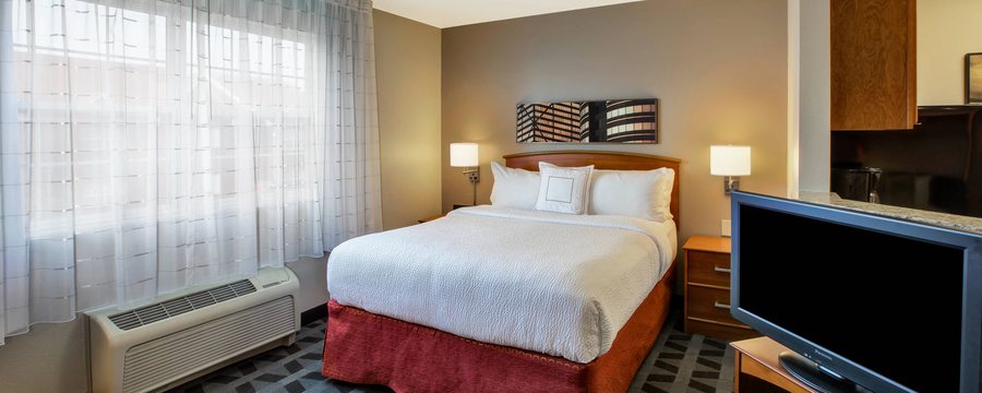 TownePlace Suites by Marriott Detroit Livonia — Guest room