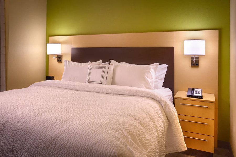 TownePlace Suites by Marriott Dickinson — Guest room