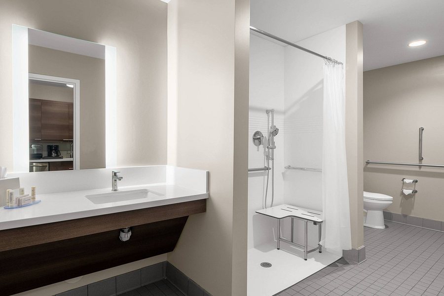 Towneplace Suites By Marriott Fort Mill At Carowinds Blvd — Bathroom
