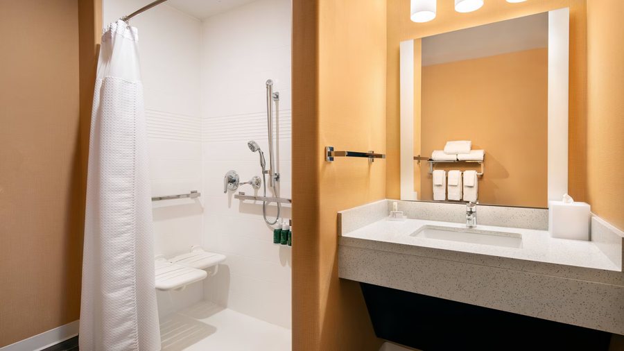 TownePlace Suites by Marriott Fresno — Bathroom