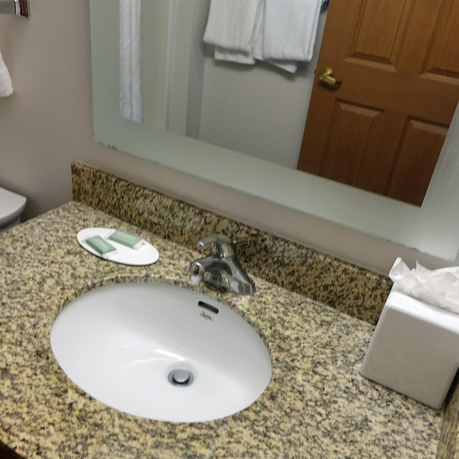 TownePlace Suites by Marriott Gaithersburg — Bathroom
