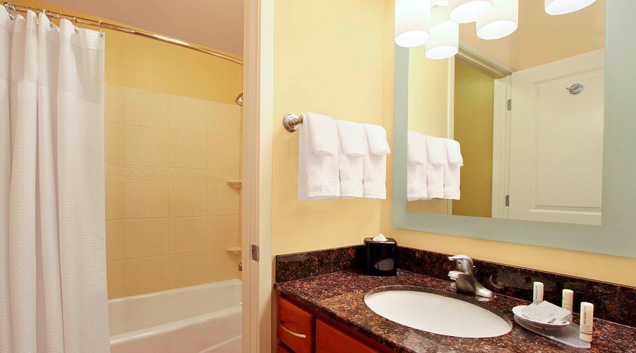Towneplace Suites By Marriott Goldsboro — Bathroom