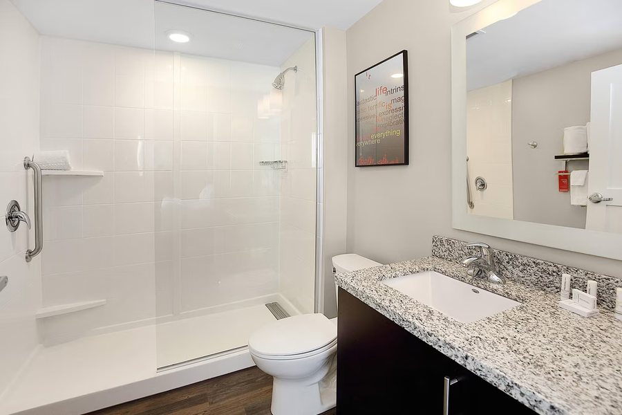 TownePlace Suites by Marriott Grove City Mercer Outlets — Bathroom