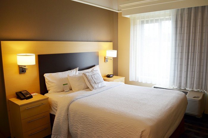 TownePlace Suites by Marriott Harrisburg West Mechanicsburg — Guest room