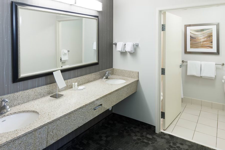 TownePlace Suites by Marriott Hattiesburg — Bathroom