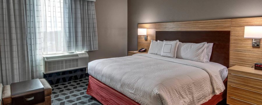 TownePlace Suites by Marriott Hot Springs — Guest room