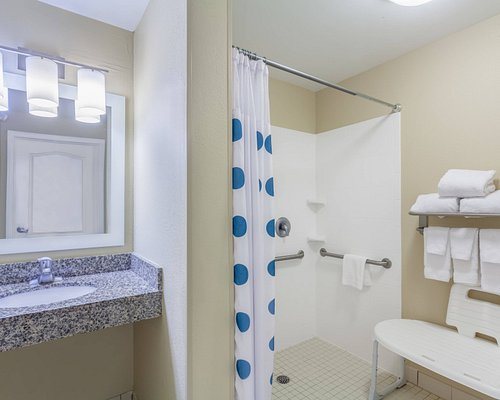 TownePlace Suites by Marriott Huntsville — Bathroom