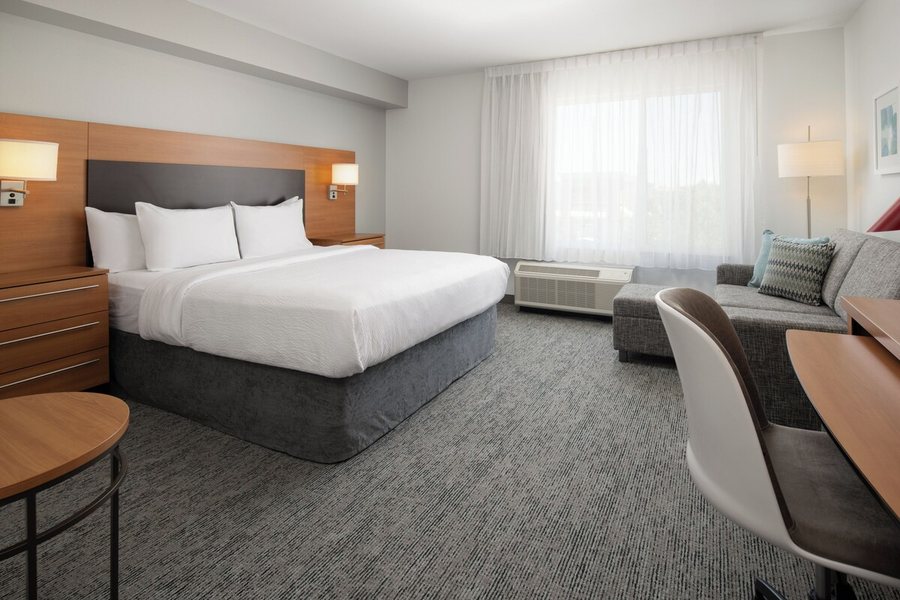 TownePlace Suites by Marriott Lancaster — Guest room