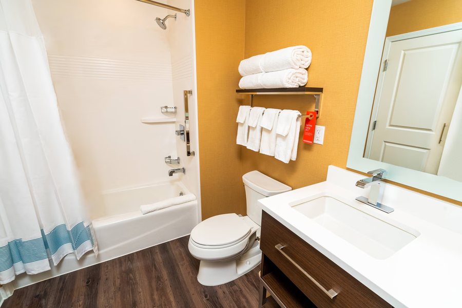 TownePlace Suites by Marriott Las Vegas North I 15 Las Vegas Nevada — Bathroom