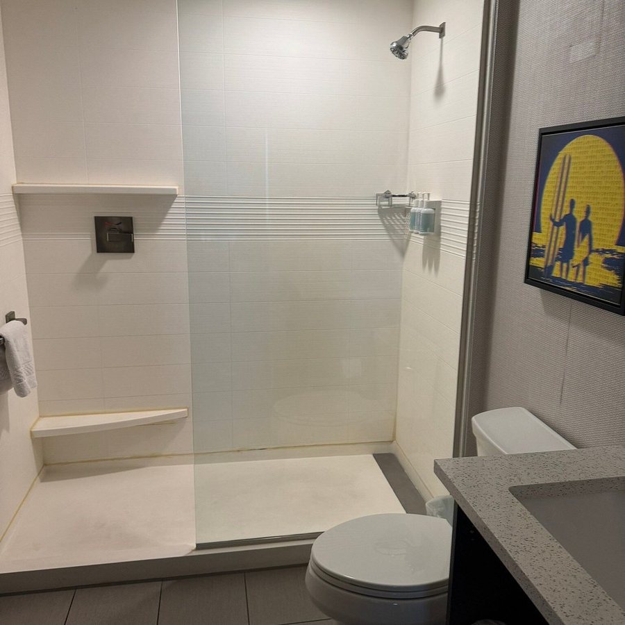 TownePlace Suites by Marriott Los Angeles LAX Hawthorne — Bathroom