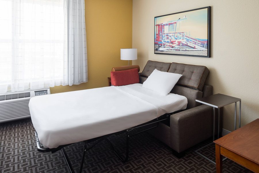 TownePlace Suites by Marriott Los Angeles LAX Manhattan Beach — Guest room