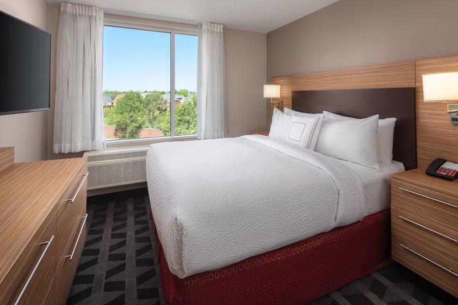TownePlace Suites by Marriott Louisville Northeast — Guest room