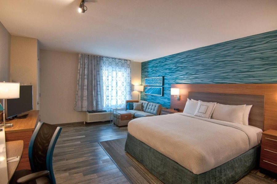 TownePlace Suites by Marriott Miami Airport Miami Florida — Guest room
