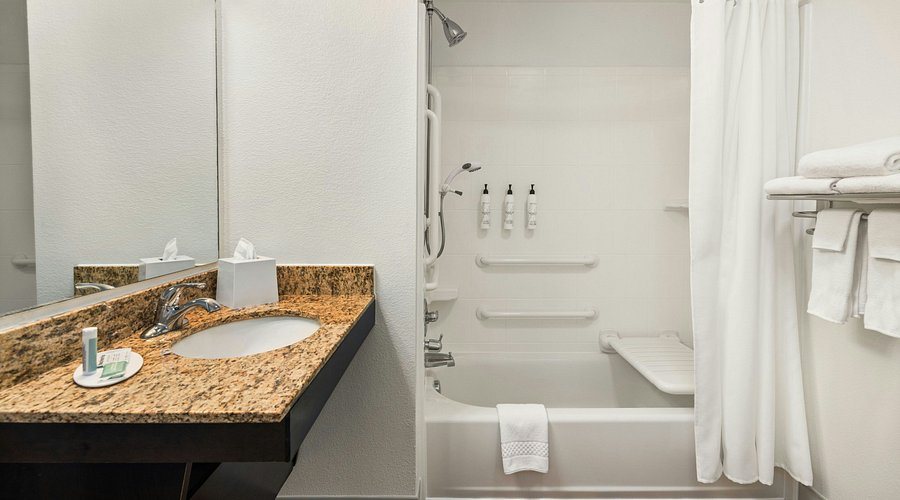TownePlace Suites by Marriott Minneapolis Downtown North Loop — Bathroom