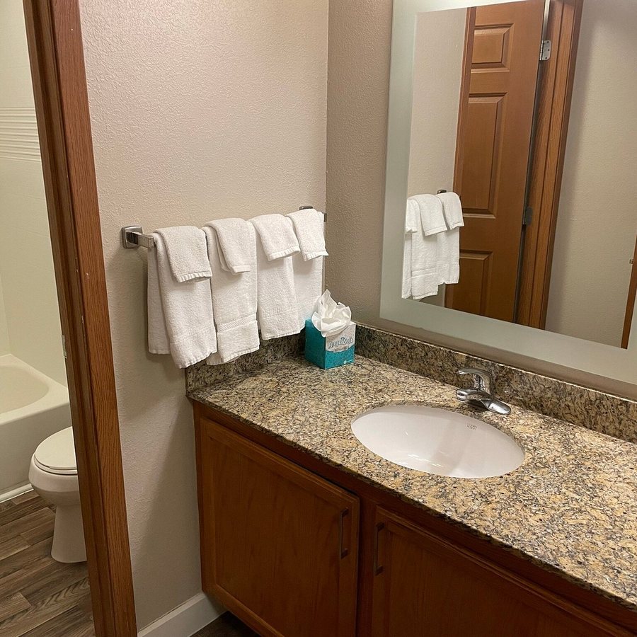 TownePlace Suites by Marriott Minneapolis St Paul Airport Eagan — Bathroom