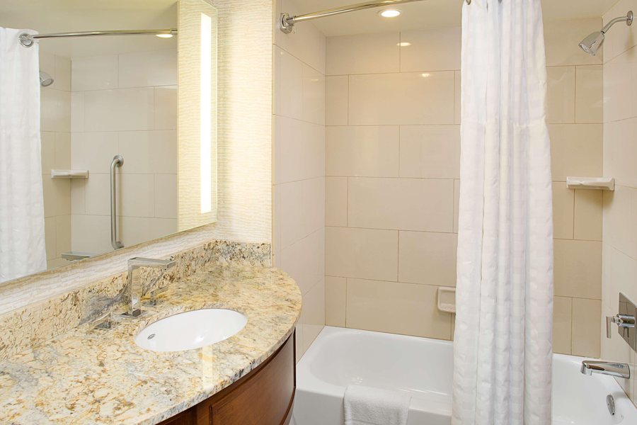 TownePlace Suites by Marriott Miramar Beach Destin — Bathroom