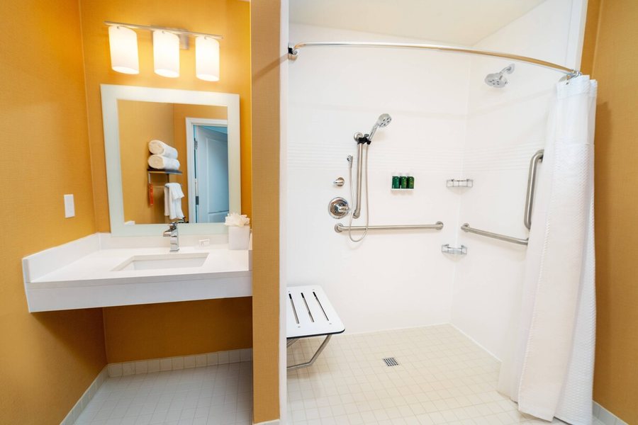 TownePlace Suites by Marriott Mobile — Bathroom