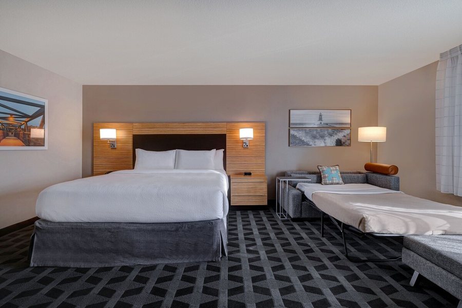 TownePlace Suites by Marriott Monroe — Guest room