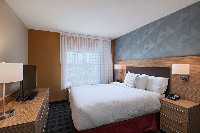 TownePlace Suites by Marriott Naples — Guest room