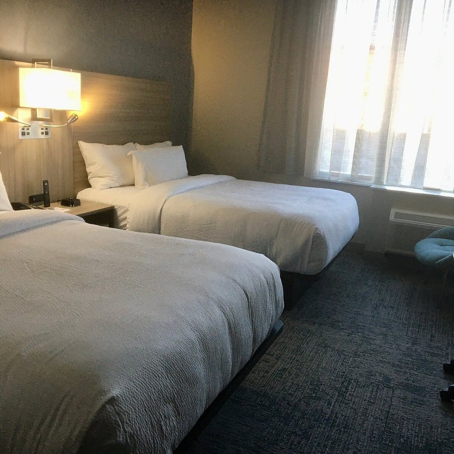 TownePlace Suites by Marriott New York Brooklyn — Guest room