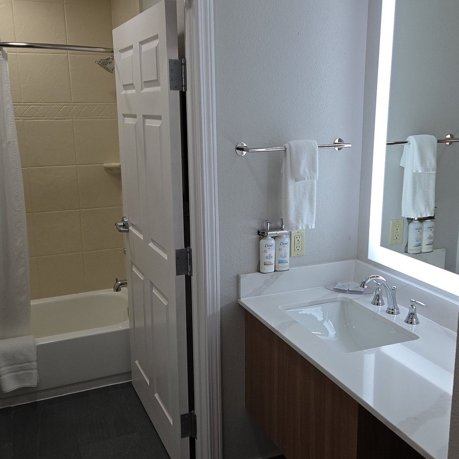 TownePlace Suites by Marriott Oklahoma City Airport — Bathroom