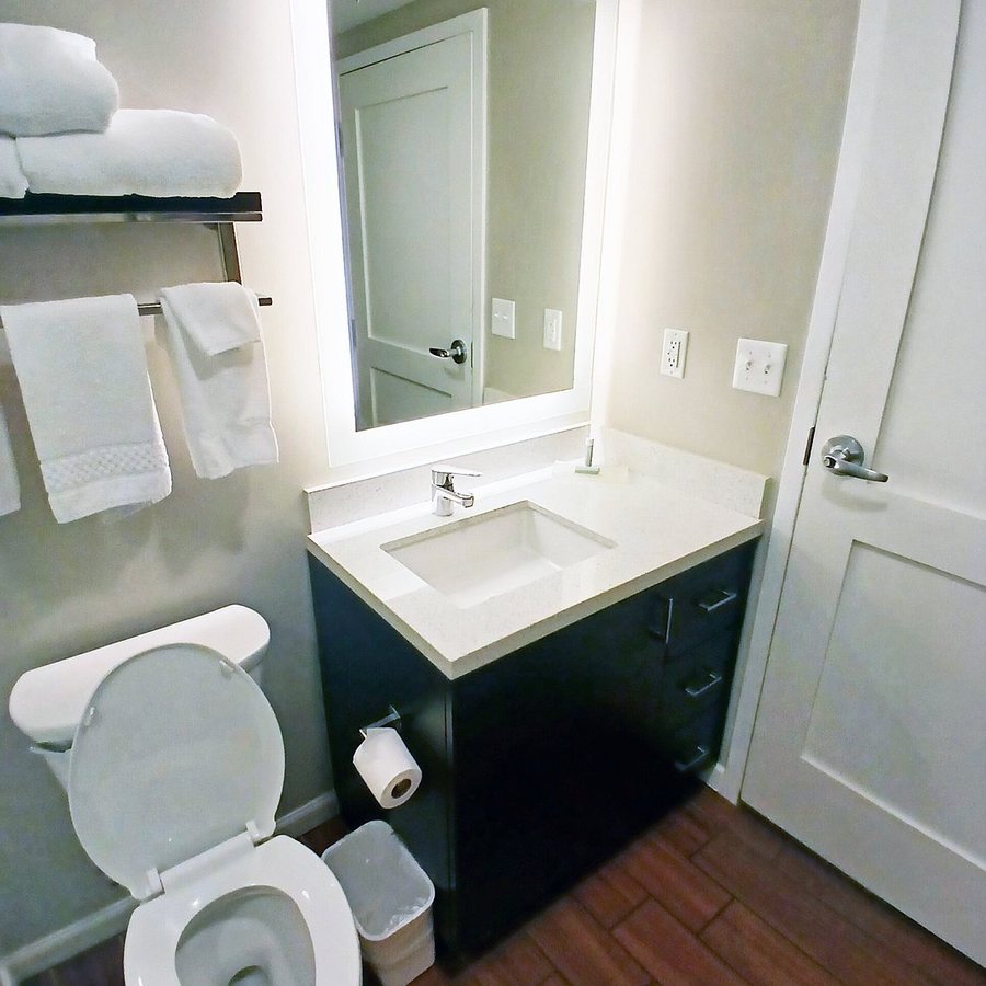 TownePlace Suites by Marriott Parkersburg — Bathroom