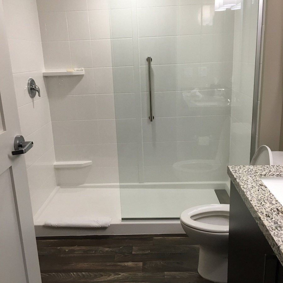 TownePlace Suites by Marriott Pittsburgh Harmarville — Bathroom