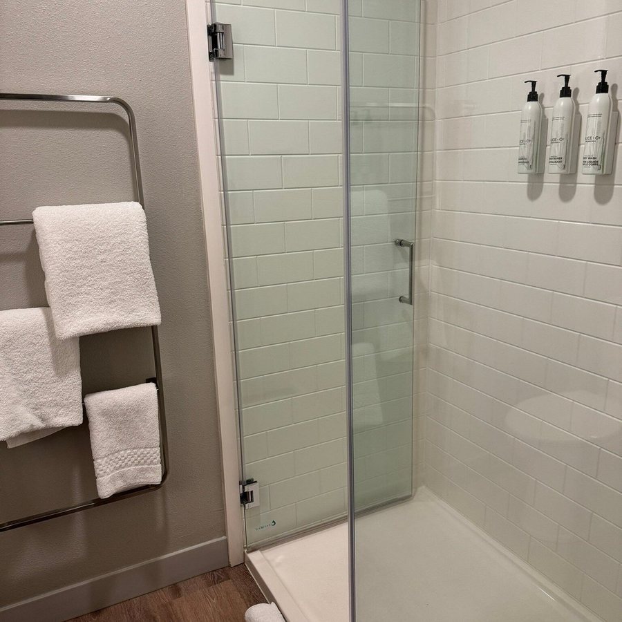 TownePlace Suites by Marriott Portland Airport ME — Bathroom