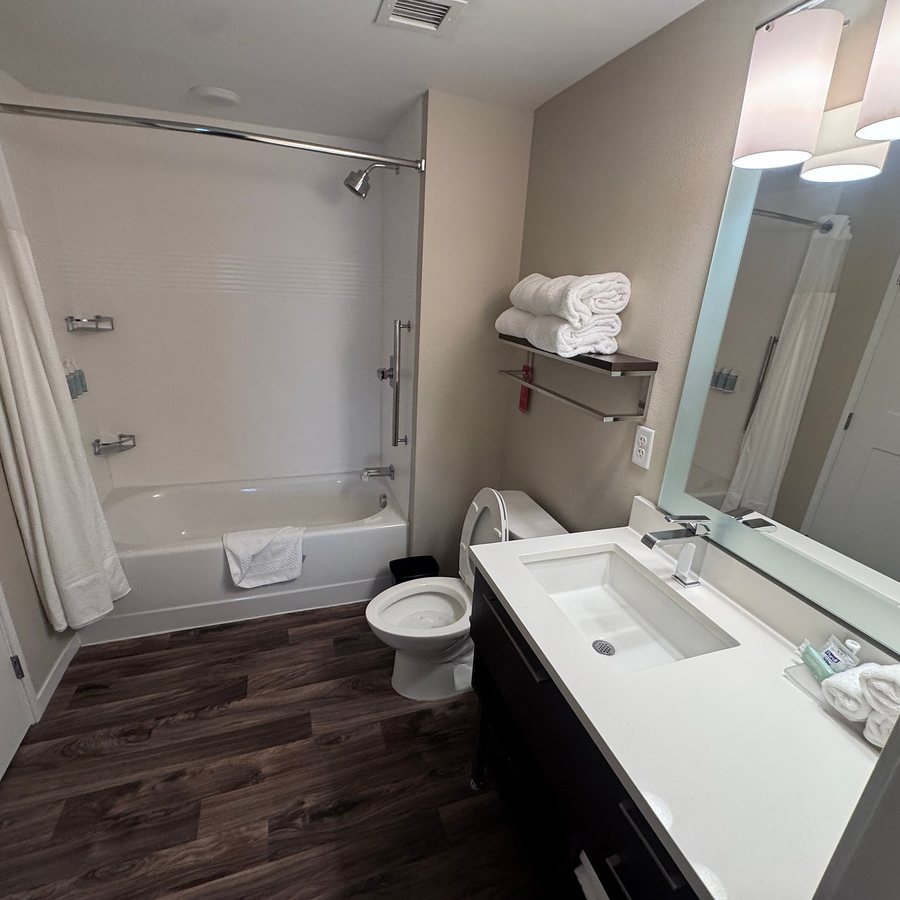 TownePlace Suites by Marriott Portland Vancouver — Bathroom