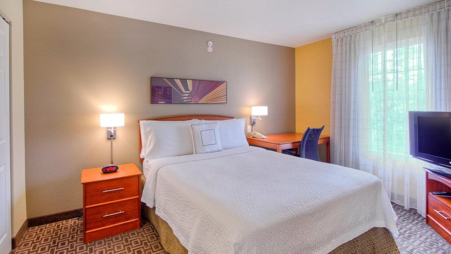 TownePlace Suites by Marriott Raleigh University Area — Guest room