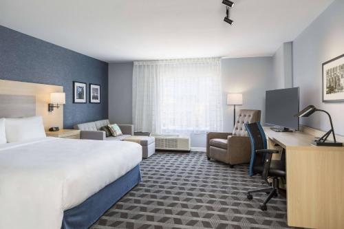 TownePlace Suites by Marriott Rochester — Guest room