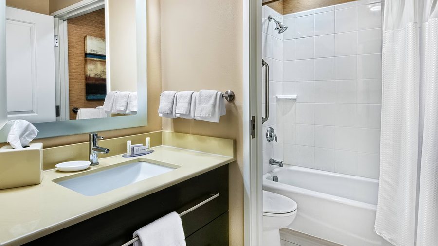TownePlace Suites by Marriott San Antonio Airport — Bathroom