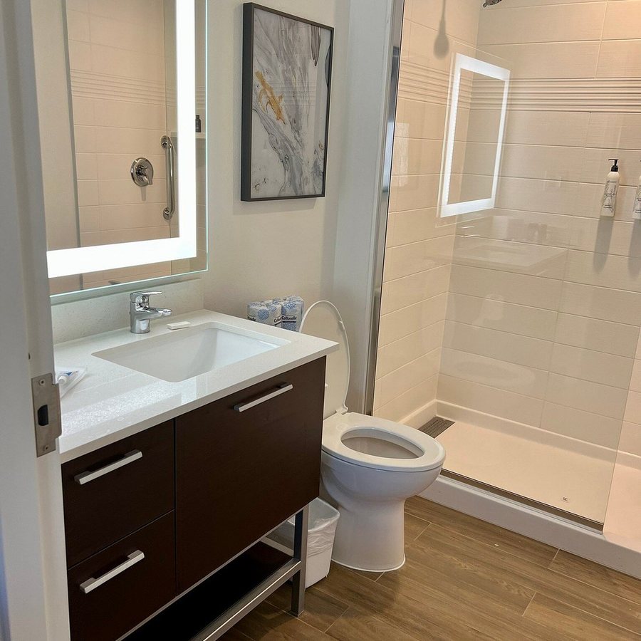 TownePlace Suites by Marriott San Antonio Northwest at The RIM — Bathroom