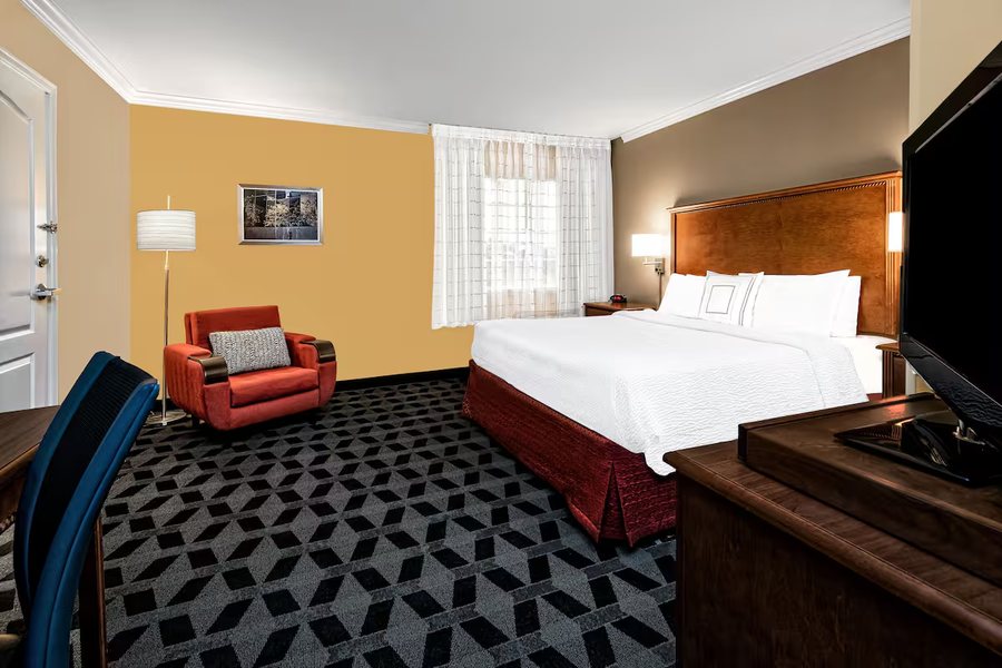 TownePlace Suites by Marriott San Antonio Northwest at The RIM — Guest room
