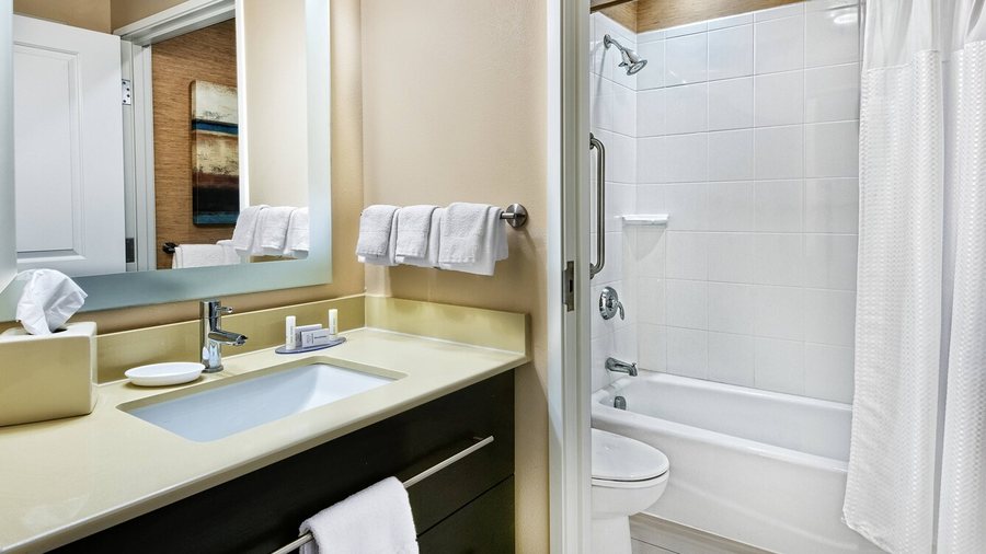 Towneplace Suites By Marriott San Antonio Westover Hills — Bathroom