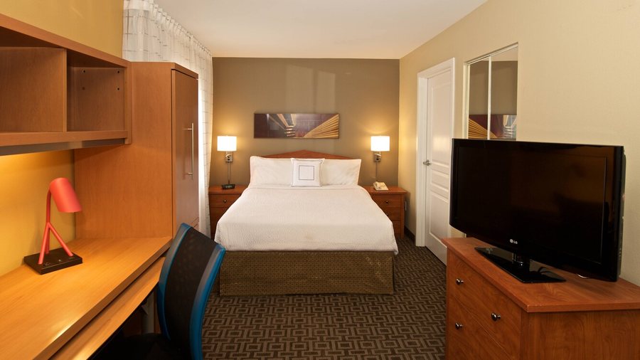 TownePlace Suites by Marriott Seattle Southcenter — Guest room