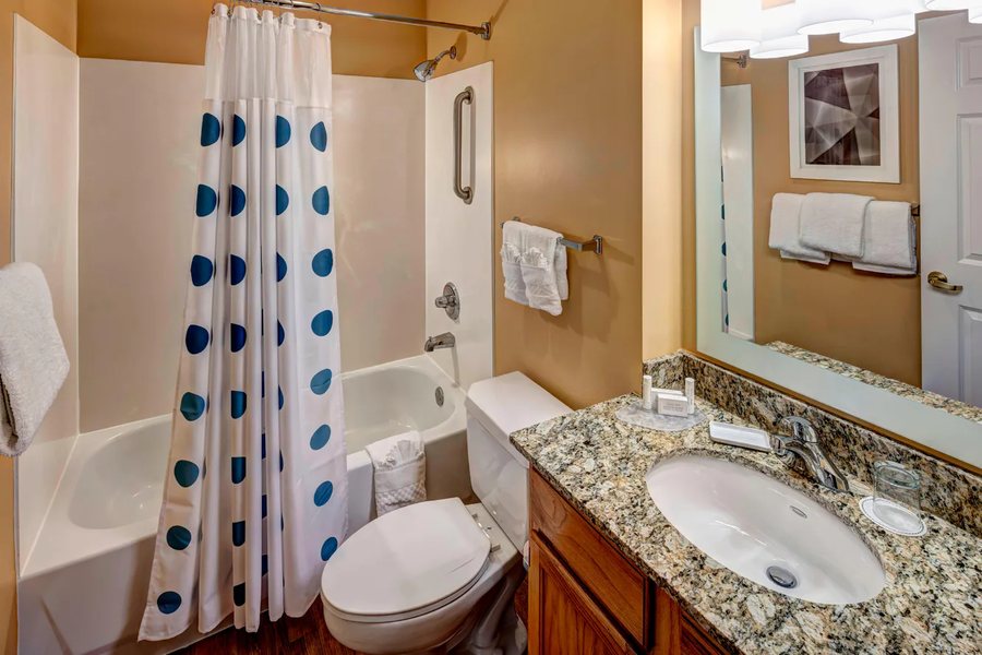 TownePlace Suites by Marriott Seguin — Bathroom
