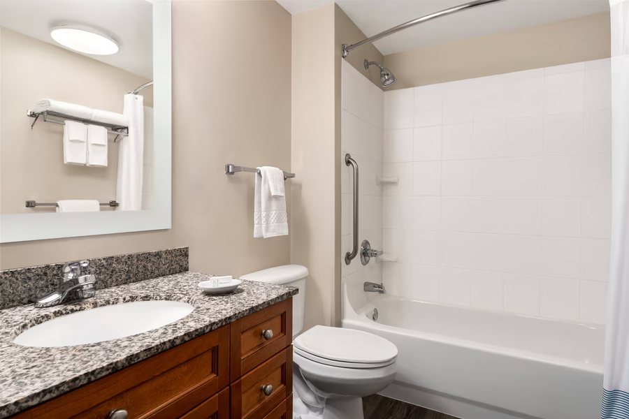 TownePlace Suites by Marriott Springfield — Bathroom