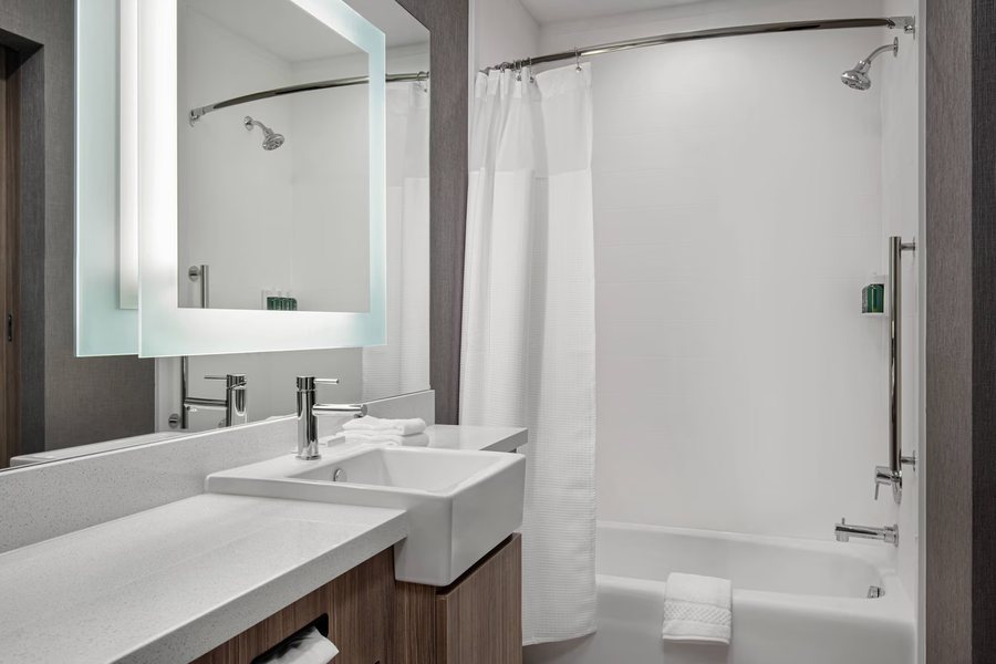 TownePlace Suites by Marriott St George — Bathroom