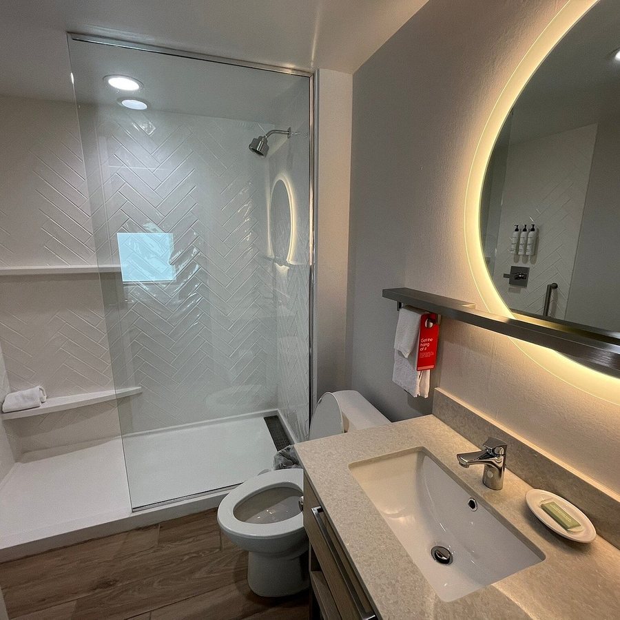 TownePlace Suites by Marriott St Louis Chesterfie — Bathroom