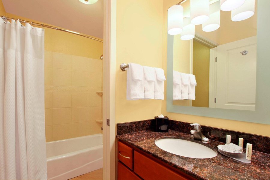 TownePlace Suites by Marriott Stafford Sugar Land — Bathroom