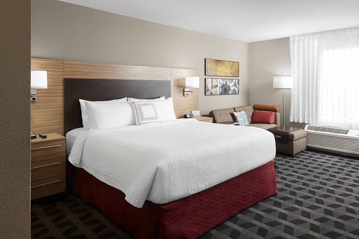 TownePlace Suites by Marriott Tampa Casino Area — Guest room