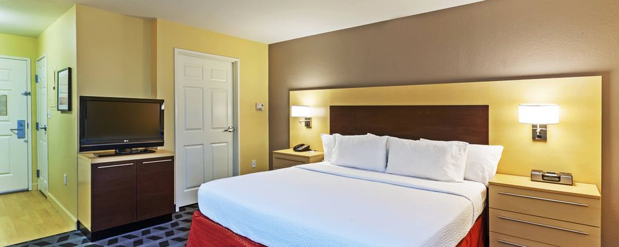 TownePlace Suites by Marriott Tulsa Broken Arrow — Guest room