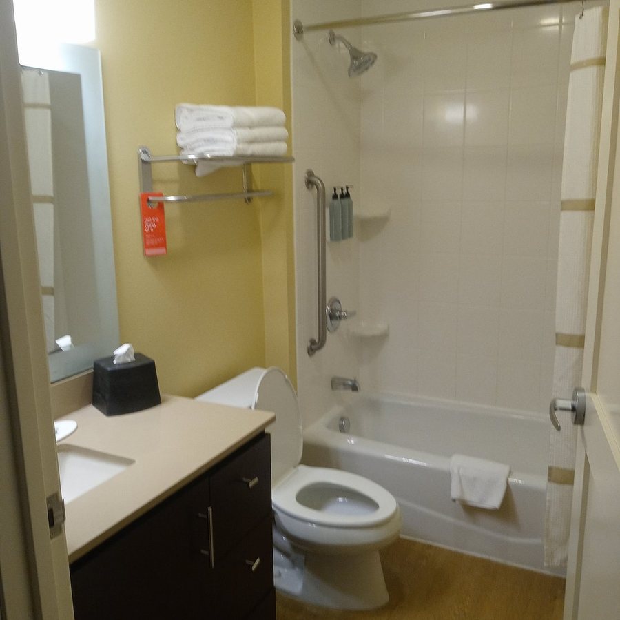 TownePlace Suites Dallas DFW Airport North Irving — Bathroom